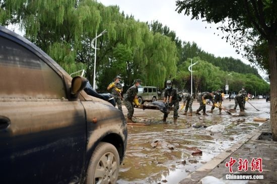 Trung Quốc liên tiếp phân bổ ngân sách cứu trợ các vùng bị lũ lụt nặng nề