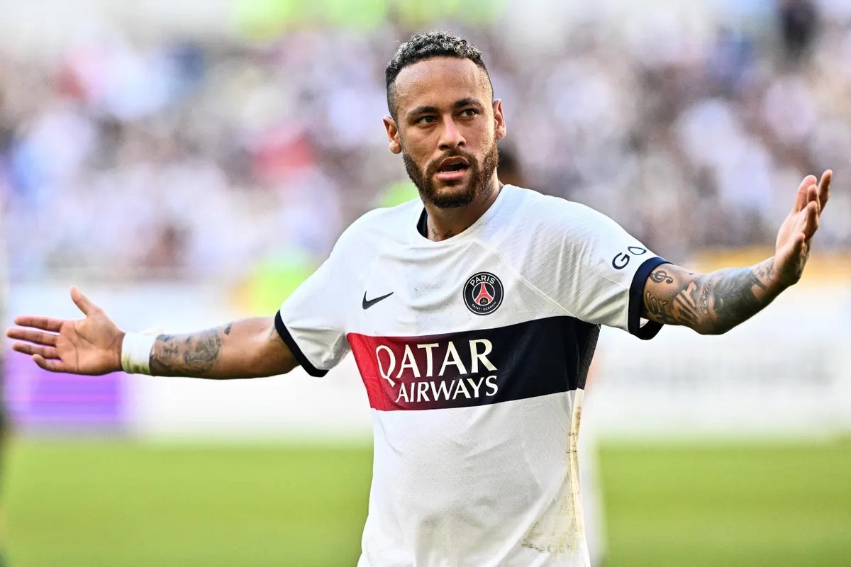 PSG cho phép Neymar ra đi, mạnh tay “thay máu” đội hình