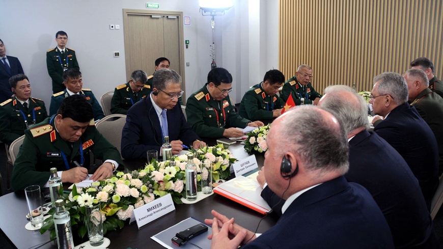 Bộ trưởng Quốc phòng Việt Nam thực hiện các cuộc tiếp xúc tại Army-2023 và MCIS-11