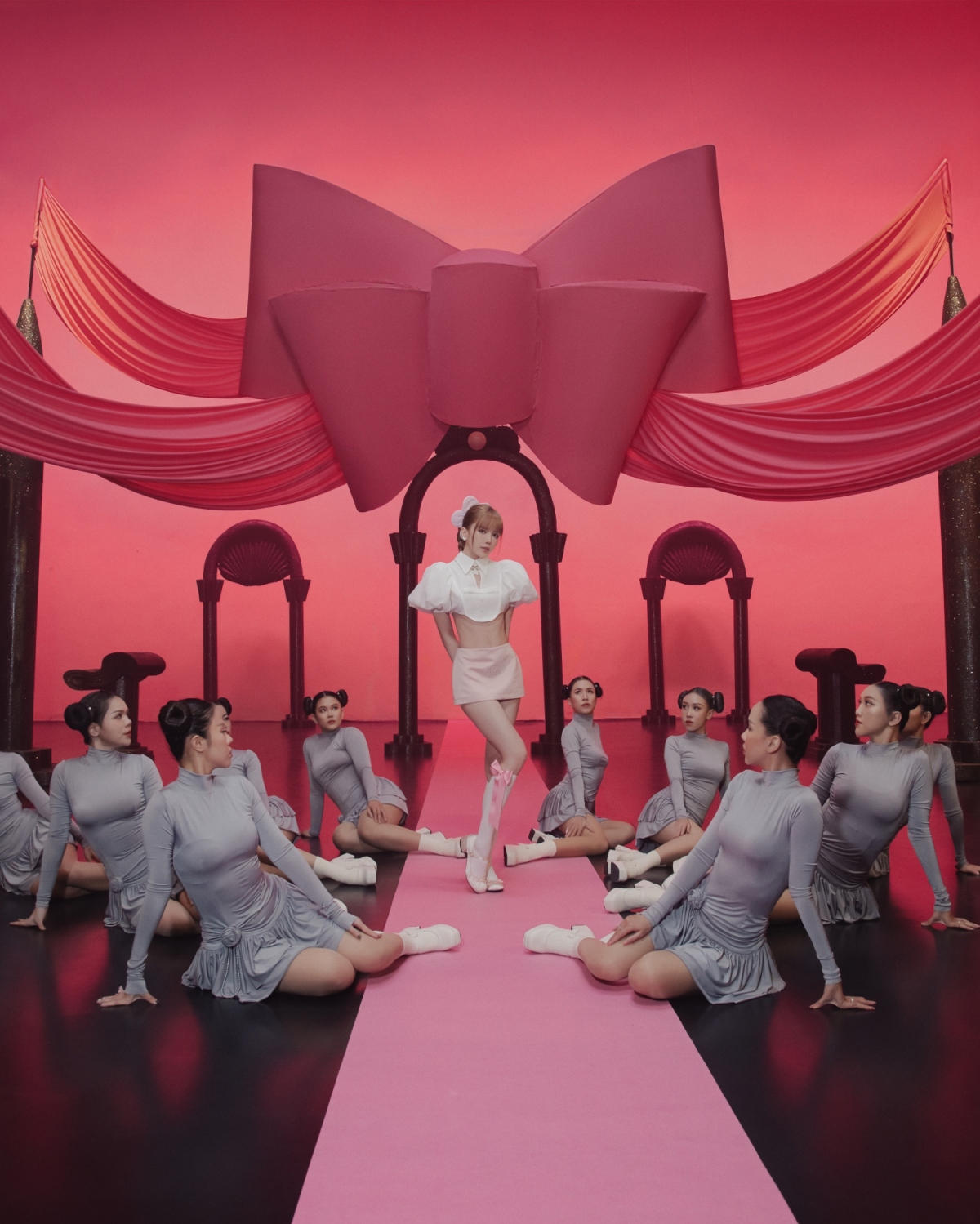 Thiều Bảo Trâm khoe vóc dáng yêu kiều, vũ đạo mượt mà trong MV mới