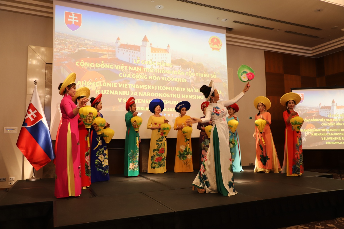 Lễ chúc mừng cộng đồng người Việt được công nhận dân tộc thiểu số của Slovakia