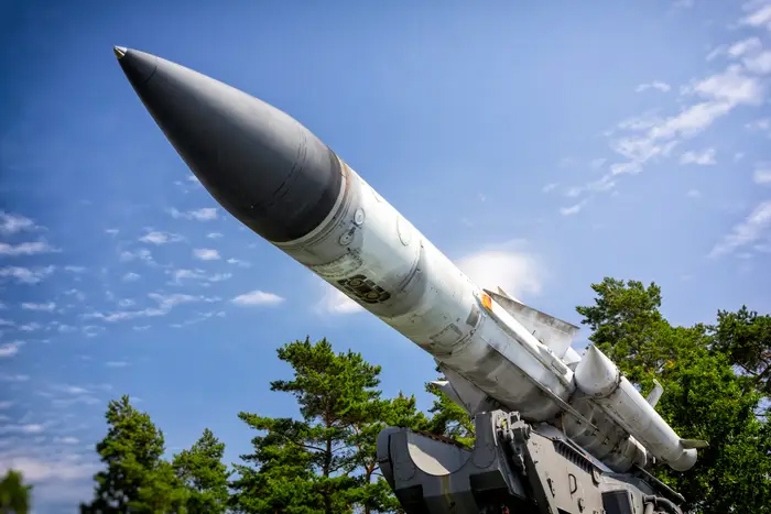 Cách Nga và Ukraine biến tên lửa phòng không thành vũ khí tấn công