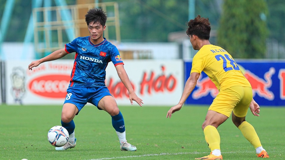 Lịch thi đấu bóng đá 15/8: U23 Việt Nam đối đầu đội bóng mạnh