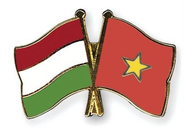 Việt Nam gửi điện mừng Quốc khánh Hungary