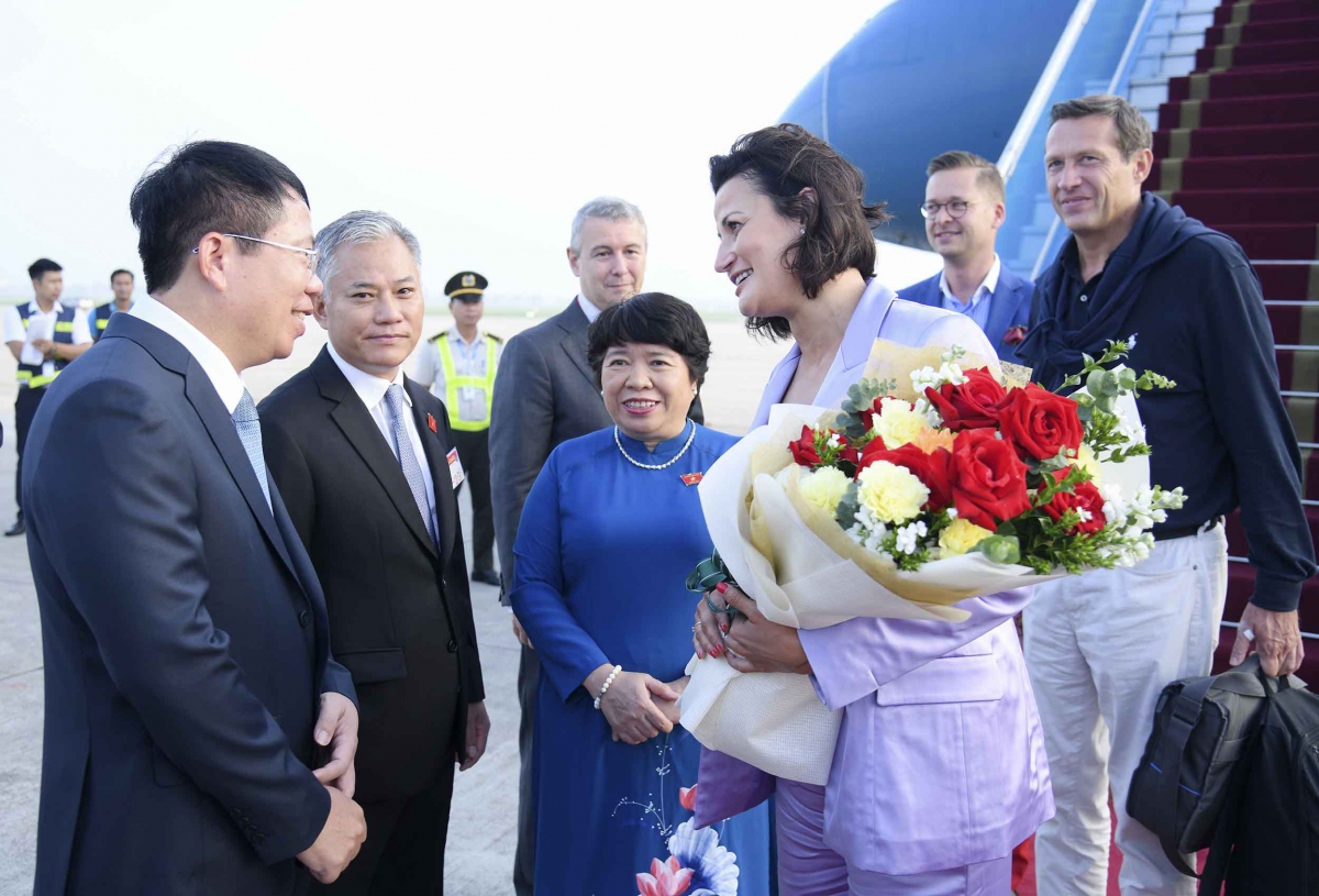 Chủ tịch Thượng viện Bỉ đến Hà Nội bắt đầu thăm chính thức Việt Nam