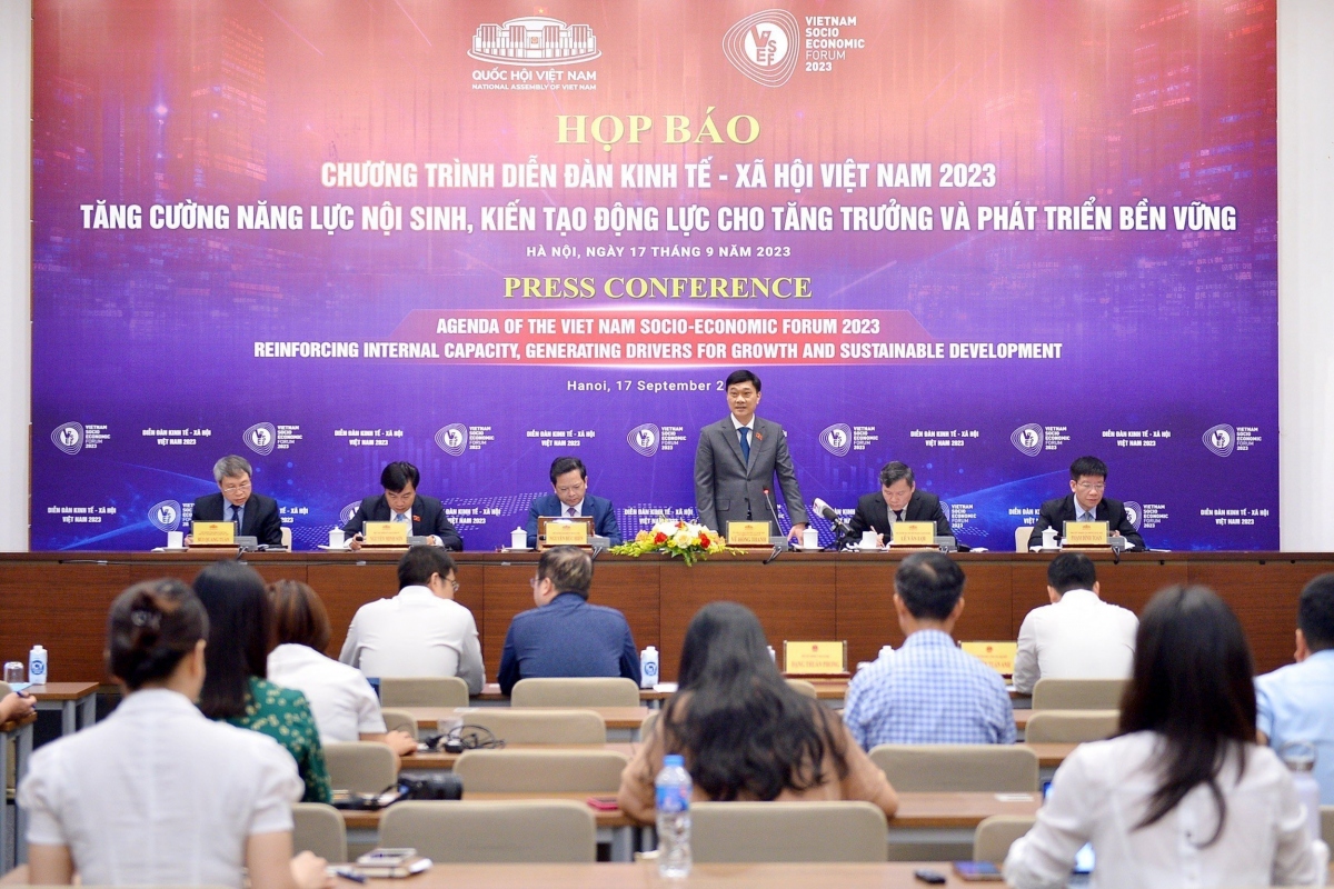 Diễn đàn Kinh tế Xã hội Việt Nam 2023: Đề xuất giải pháp khơi thông điểm nghẽn