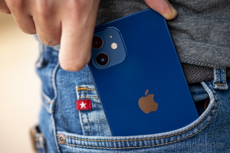 Pháp cấm bán iPhone 12 vì gây hại cho sức khỏe