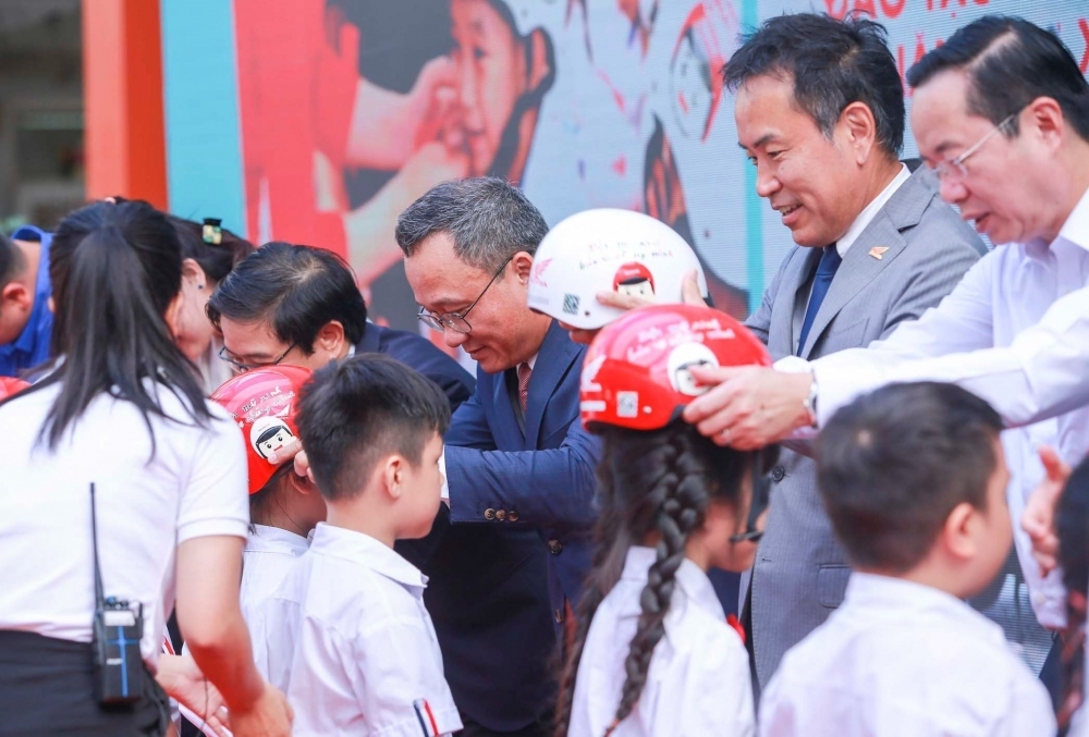 100% học sinh lớp 1 toàn quốc được nhận mũ bảo hiểm đạt chuẩn của Honda Việt Nam