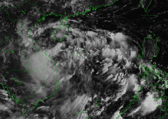 Áp thấp nhiệt đới gây mưa lớn ở miền Trung trong 3 ngày