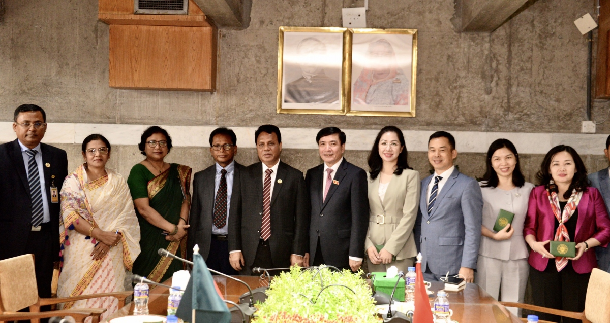 Tổng Thư ký Quốc hội Bùi Văn Cường làm việc với Tổng Thư ký Quốc hội Bangladesh