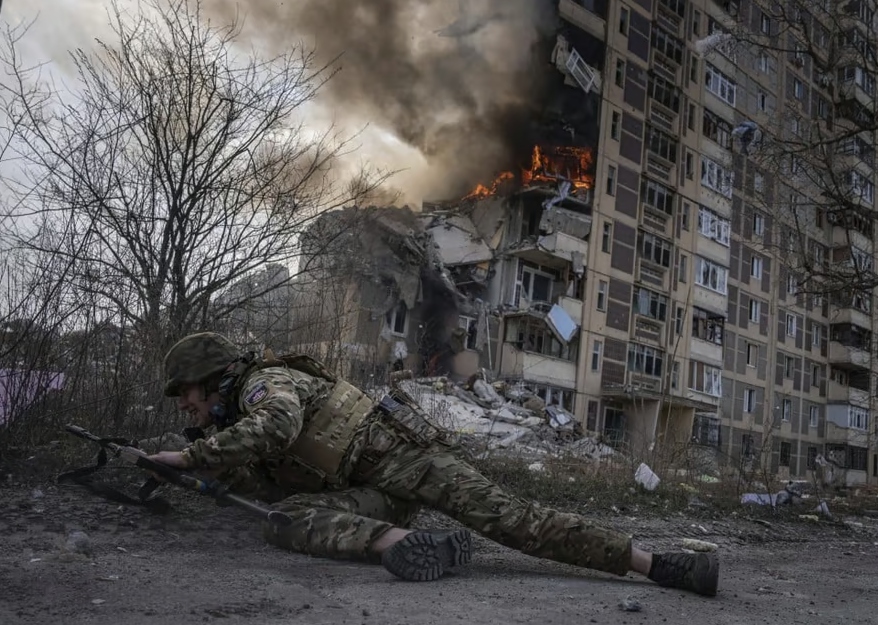 Ukraine bứt tốc phản công ở phía Nam và phía Đông, áp sát thành trì Bakhmut