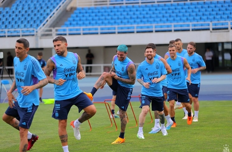 ĐT Argentina khởi động hành trình bảo vệ Cúp vàng World Cup, Messi tạm vắng mặt