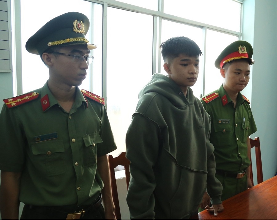 Bắt tạm giam đối tượng tàng trữ trái phép vũ khí quân dụng ở Ninh Thuận