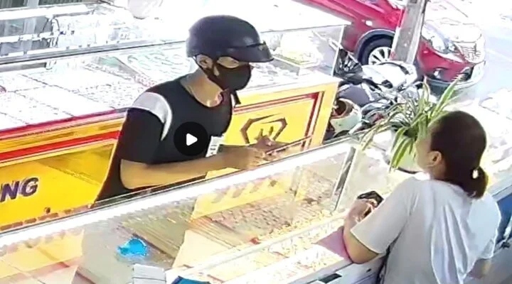Bắt giữ thanh niên cướp tiệm vàng ở Đà Nẵng