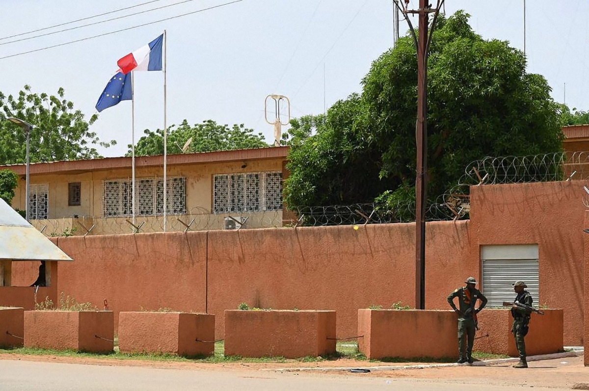 Đại sứ Pháp chính thức rời khỏi Niger