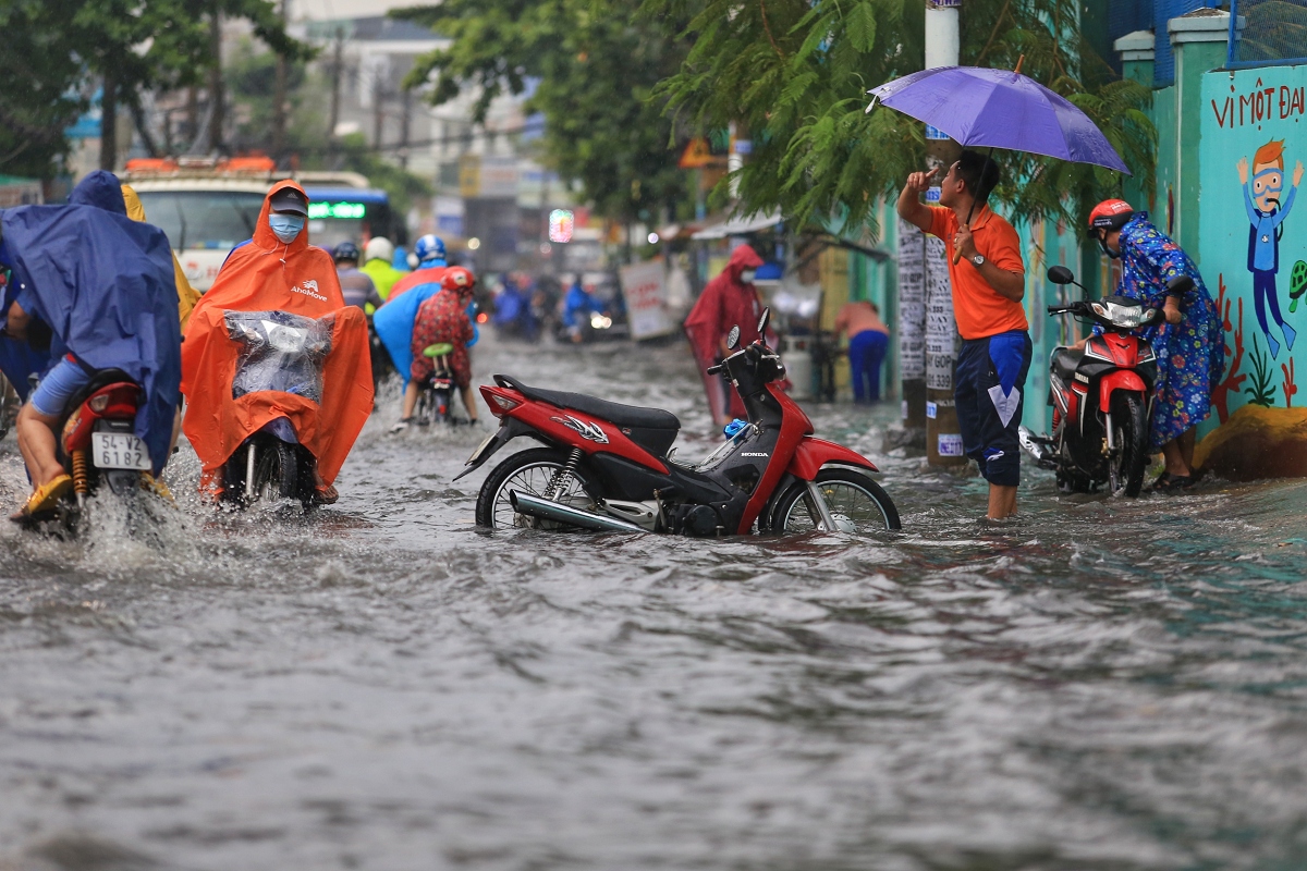 Thời tiết ngày 8/9: mưa dông và mưa lớn cục bộ, lốc, sét ở một số nơi