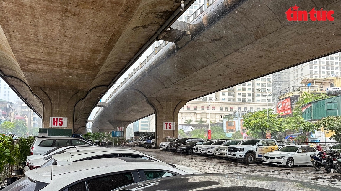 Bộ GT-VT phản hồi đề xuất trông giữ xe dưới gầm cầu vượt tại Hà Nội
