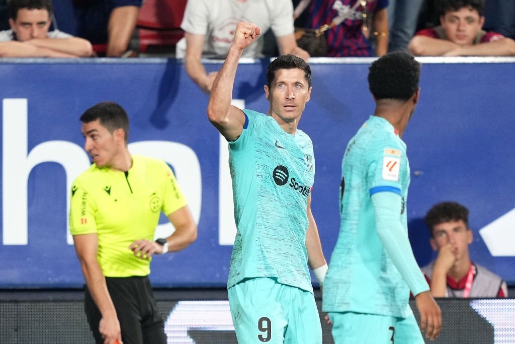 Lewandowski tỏa sáng, Barca vất vả đánh bại Osasuna