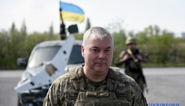Tướng Ukraine thị sát thao trường, thử nghiệm vũ khí phương Tây