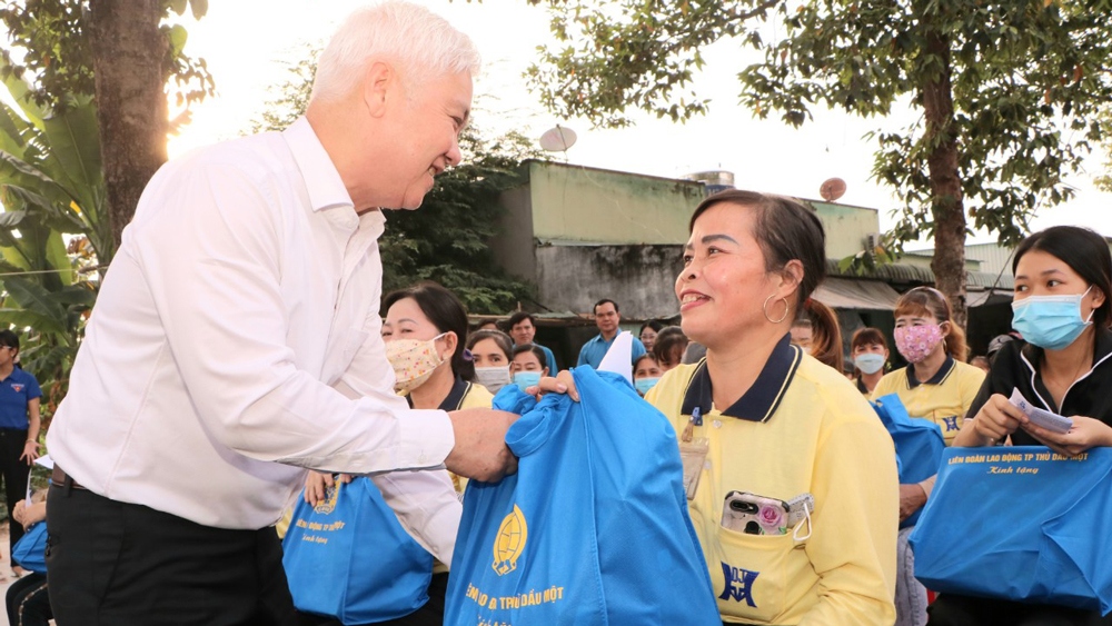 Hơn 2.296 tỷ đồng chăm lo đoàn viên công đoàn, công nhân ở Bình Dương