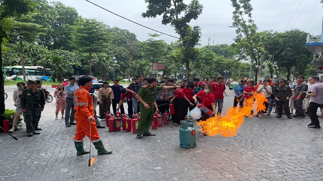 Cách thoát hiểm khi xảy ra cháy tại chung cư, nhà cao tầng