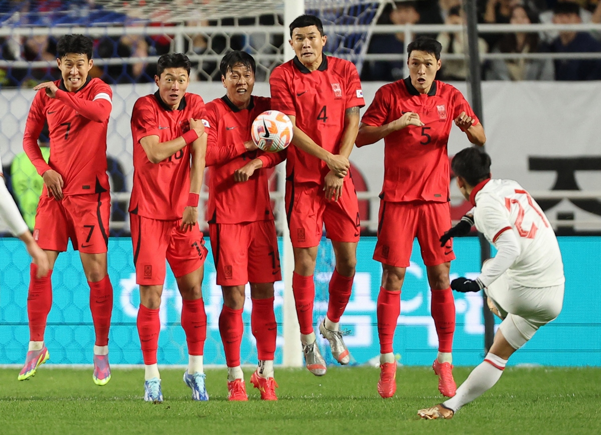 HLV Troussier: ĐT Việt Nam xứng đáng có được 2 bàn thắng