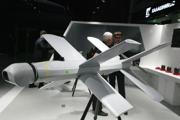 Khoảnh khắc UAV Lancet bổ nhào xuống pháo phản lực “Ma cà rồng” và phát nổ