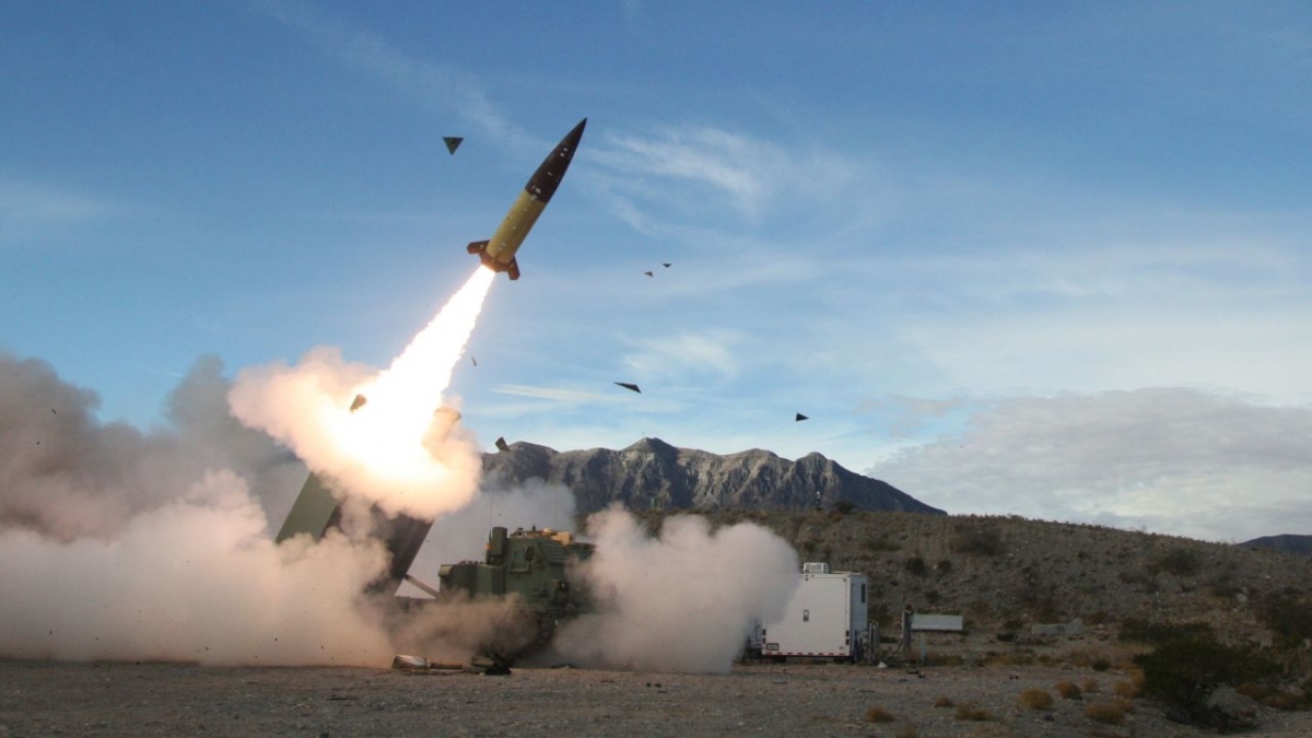 Ukraine lần đầu phóng tên lửa tầm xa ATACMS do Mỹ cung cấp
