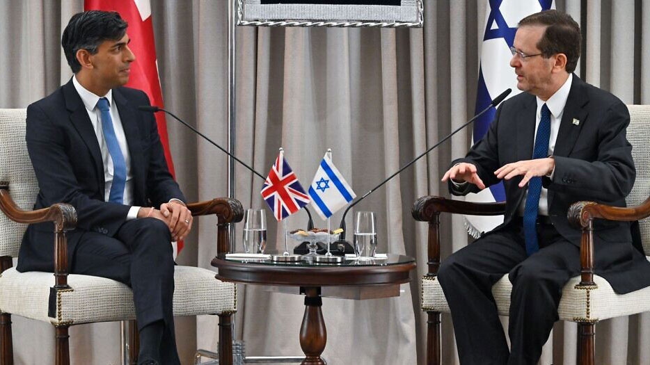 Thủ tướng Anh đến Israel, Mỹ điều thêm chiến hạm tới khu vực
