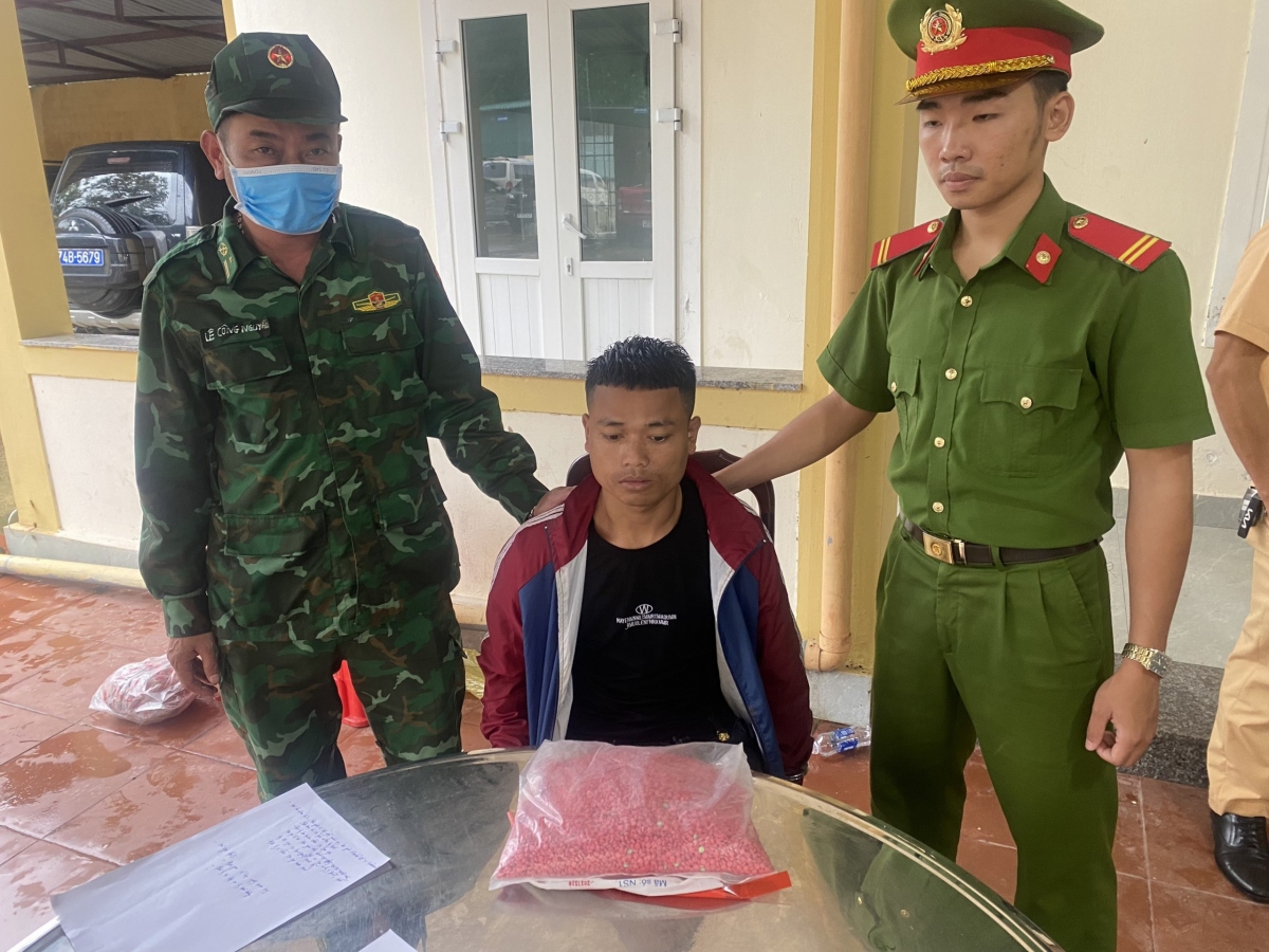 Quảng Trị: Bắt đối tượng vận chuyển 18.000 viên ma túy