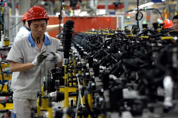 Hoạt động sản xuất của Trung Quốc lần đầu mở rộng sau 6 tháng