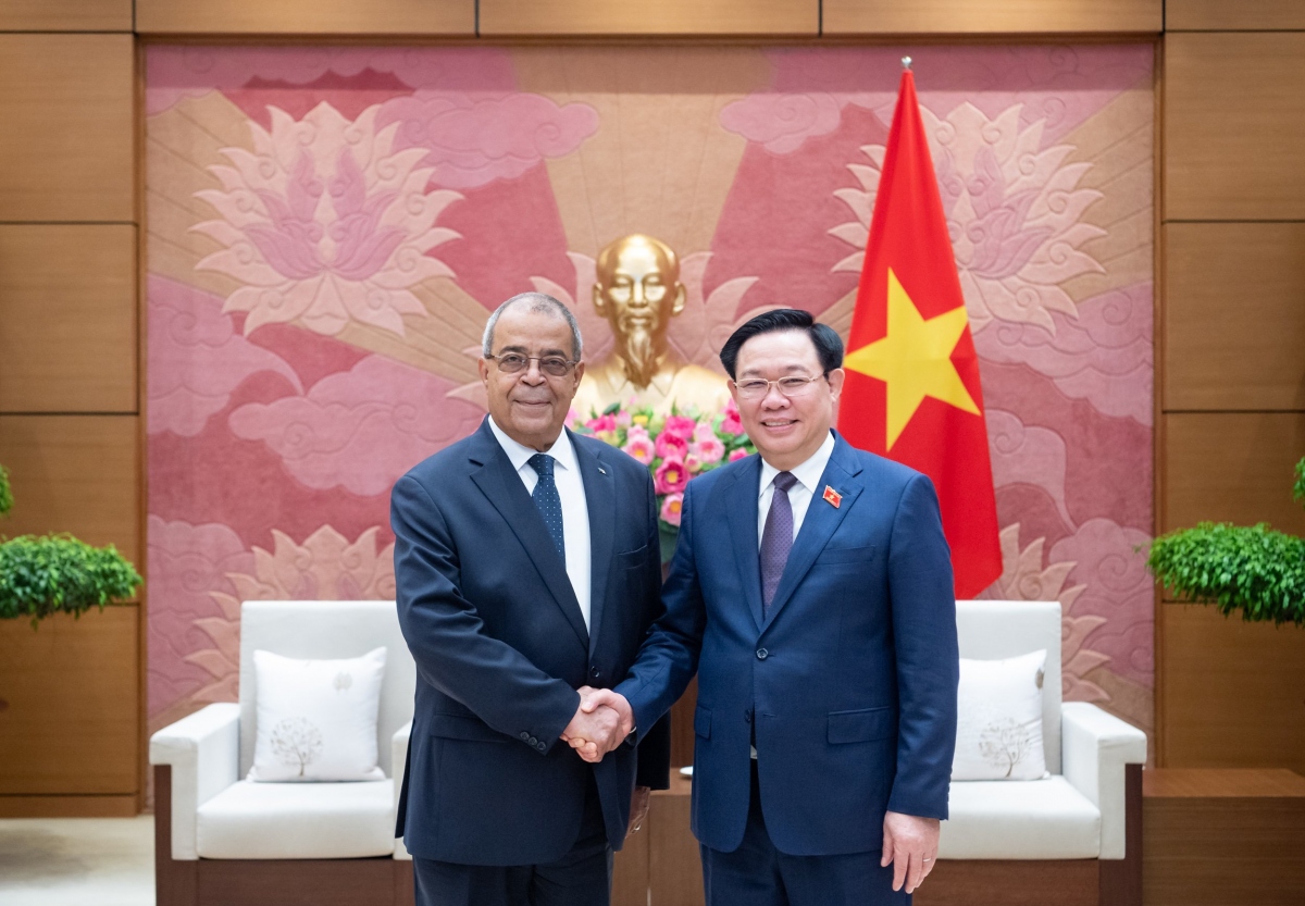 Chủ tịch Quốc hội tiếp Chủ tịch Ủy ban Liên Chính phủ Algeria - Việt Nam