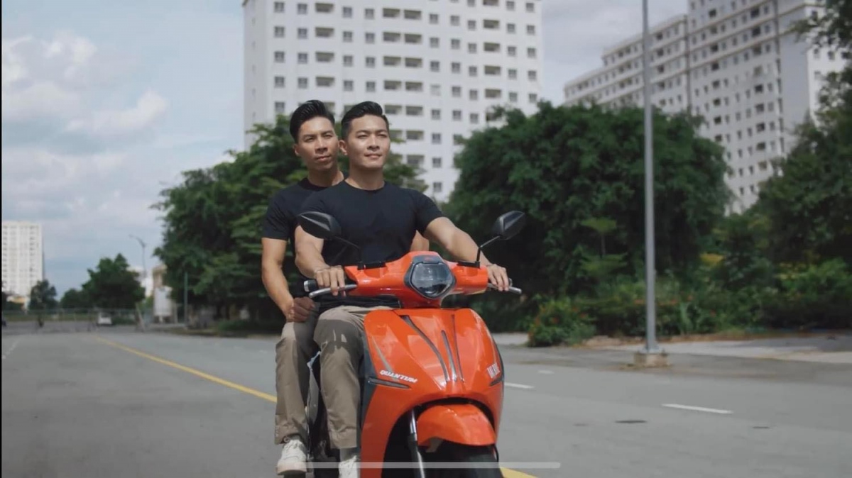 Dat Bike tung video quảng bá xe máy mới, diễn viên không đội mũ bảo hiểm