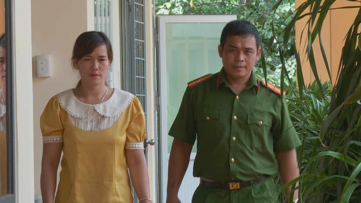 Hai mẹ con đoàn tụ gia đình sau 5 năm bị lừa bán sang Trung Quốc