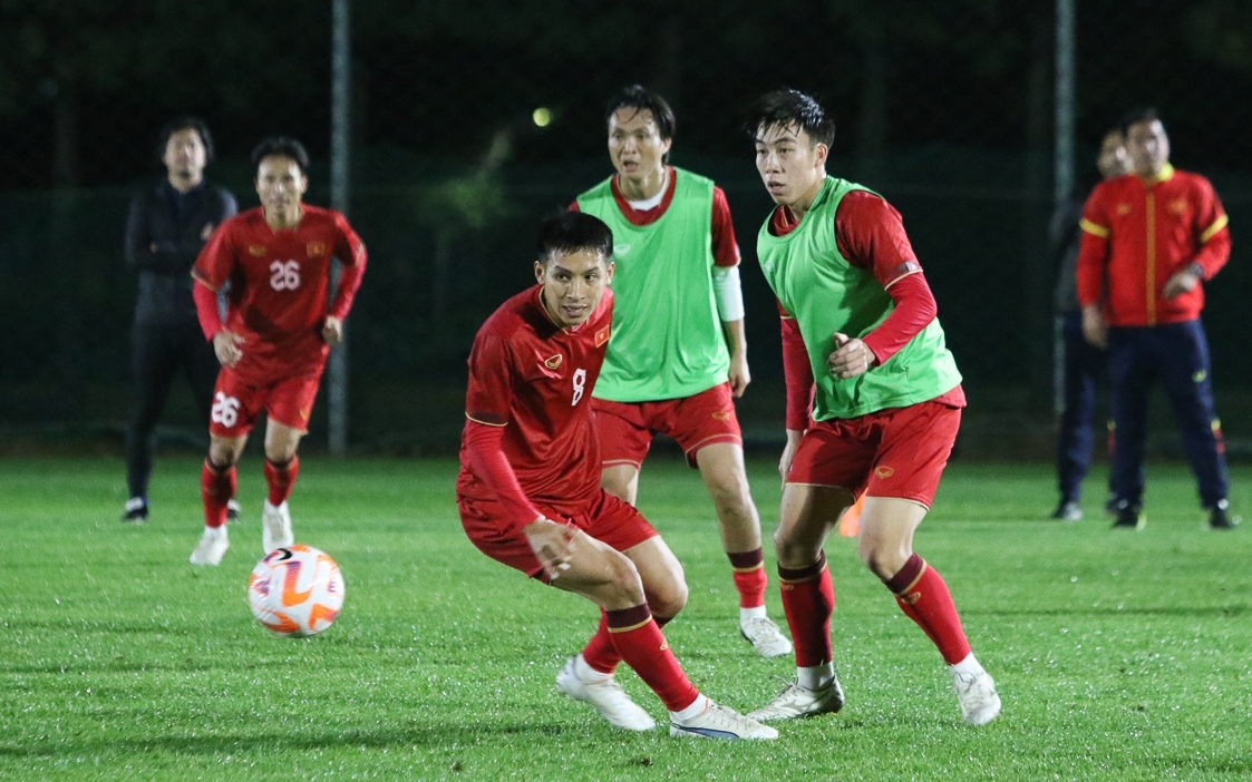ĐT Việt Nam tập luyện ở CLB cũ của HLV Park Hang Seo