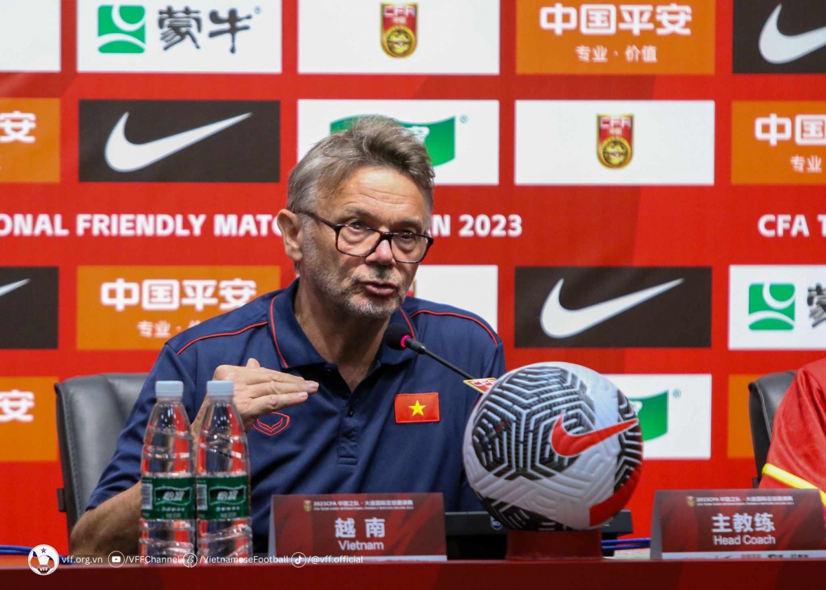 HLV Troussier tiết lộ bất ngờ về đội hình ĐT Việt Nam đấu ĐT Trung Quốc