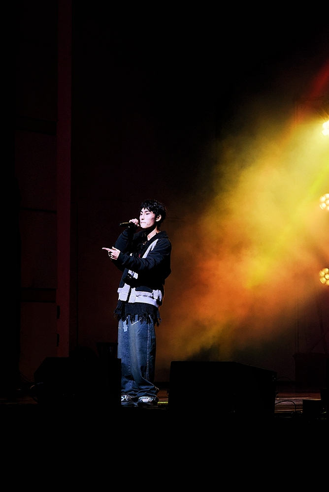 Wren Evans hé lộ ca khúc hoàn toàn mới tại sân khấu ở Hàn Quốc