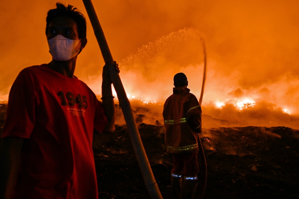 Cháy bãi rác ở Jakarta: Người dân phải sơ tán, nhiều chuyến bay bị ảnh hưởng