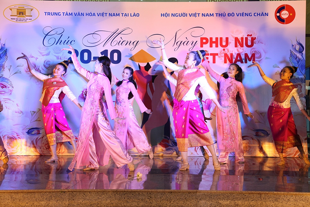 Sôi nổi hoạt động chào mừng Ngày phụ nữ Việt Nam 20/10 tại Lào