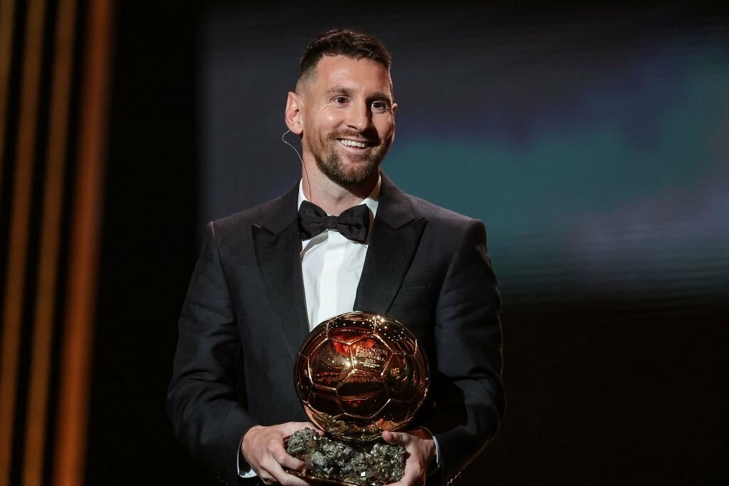 Lionel Messi giành Quả Bóng Vàng thứ 8 trong sự nghiệp