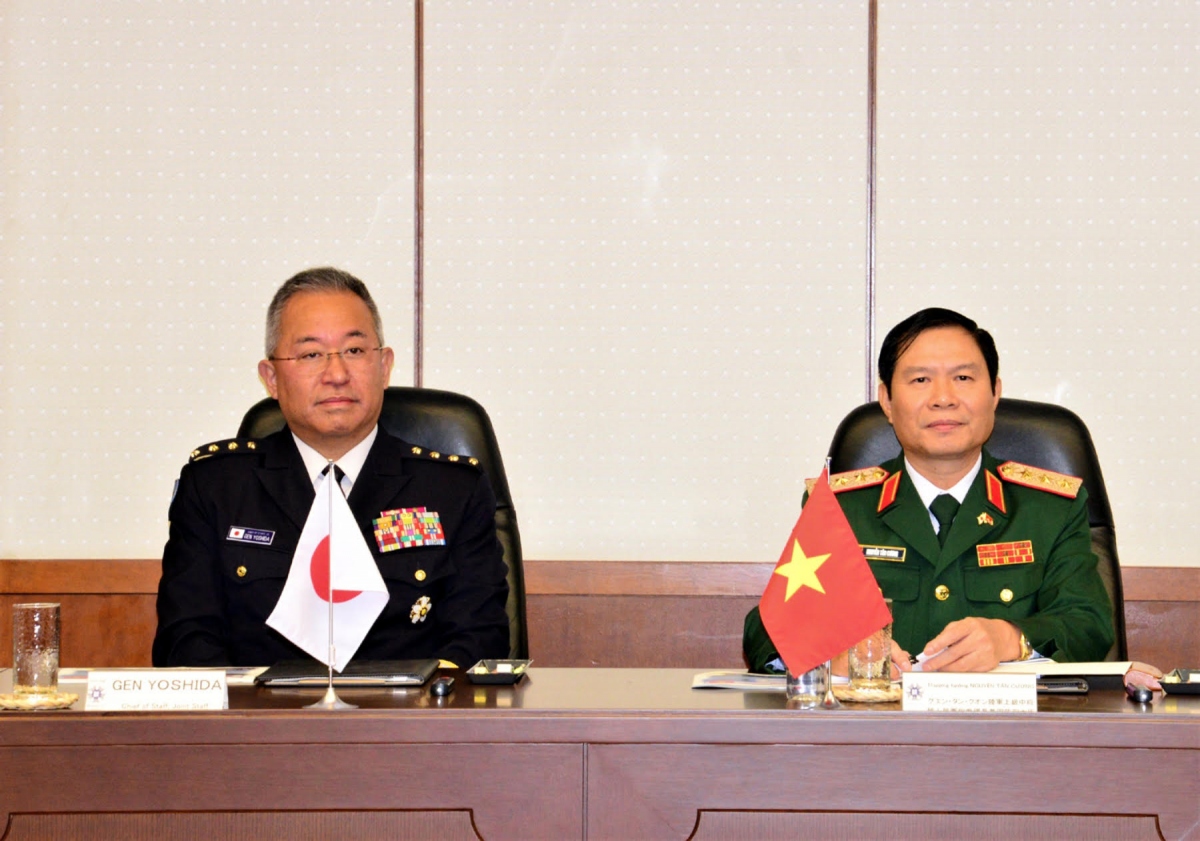 Thượng tướng Nguyễn Tân Cương hội đàm với Tham mưu trưởng Liên quân Nhật Bản