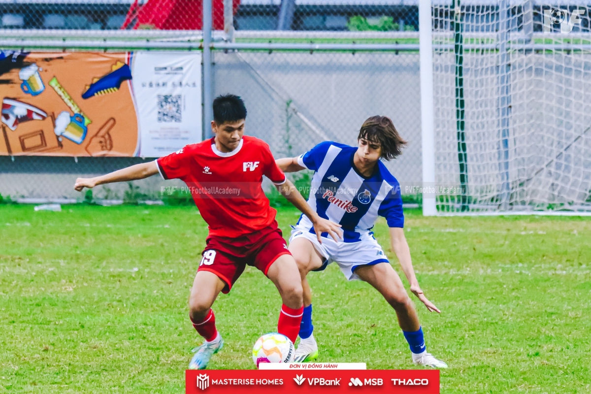 Bóng đá trẻ Việt Nam ''chạy show'' ở các giải quốc tế