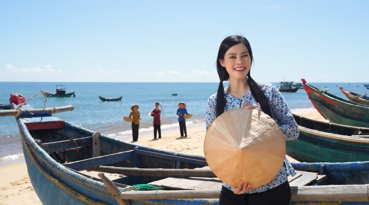 Thi Phượng ra mắt MV "Quảng Bình quê ta ơi" dành tặng quê hương