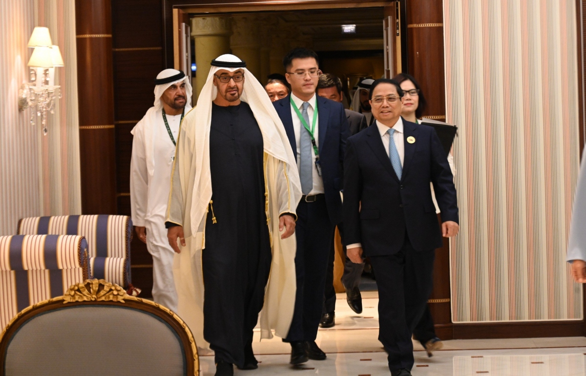 Thủ tướng hội kiến Quốc vương Qatar, Tổng thống UAE và Hoàng thân Oman