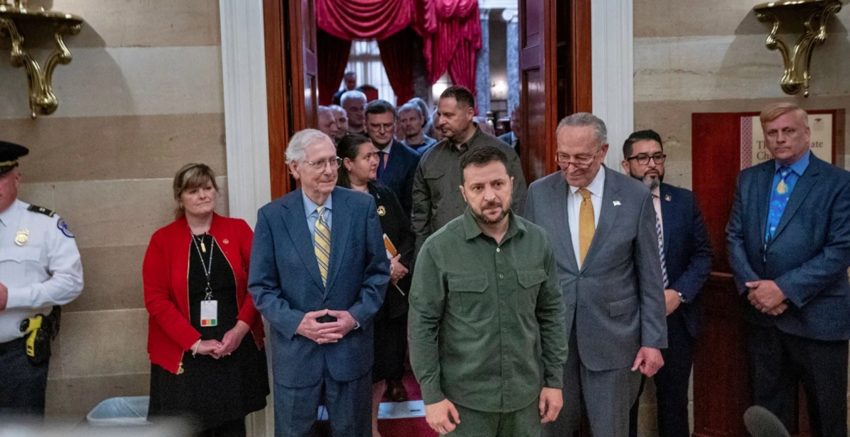 Sự đấu tranh bên trong của Tổng thống Zelensky để giữ cuộc chiến với Nga