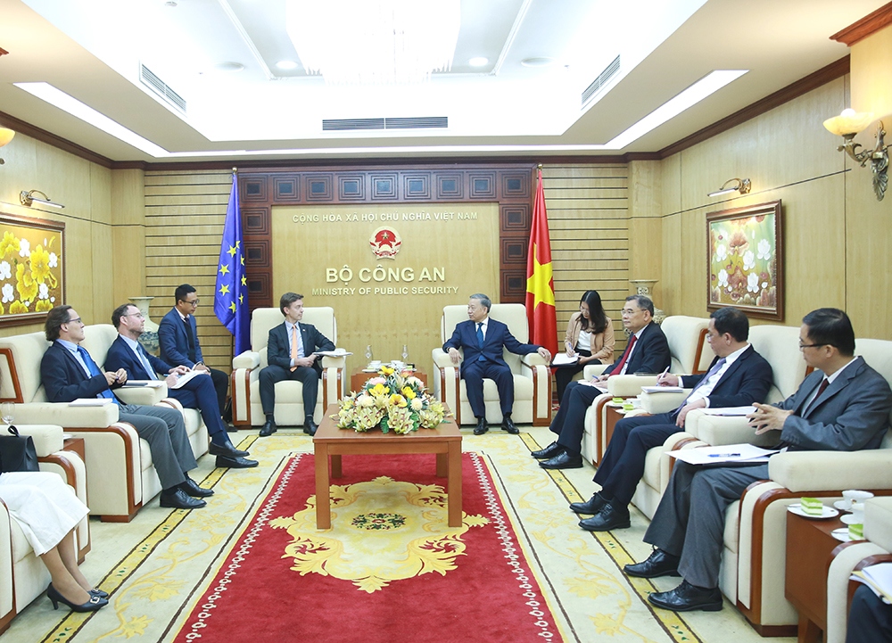 Bộ trưởng Bộ Công an Tô Lâm tiếp Đại sứ Liên minh châu Âu tại Việt Nam