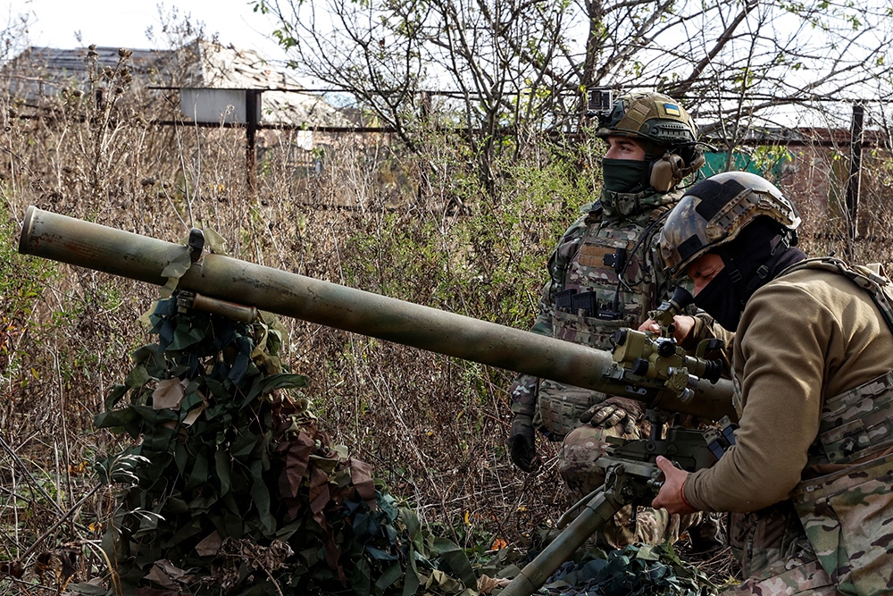 Lo nguồn cung vũ khí cạn kiệt, Ukraine tìm cách lôi kéo sự chú ý của phương Tây