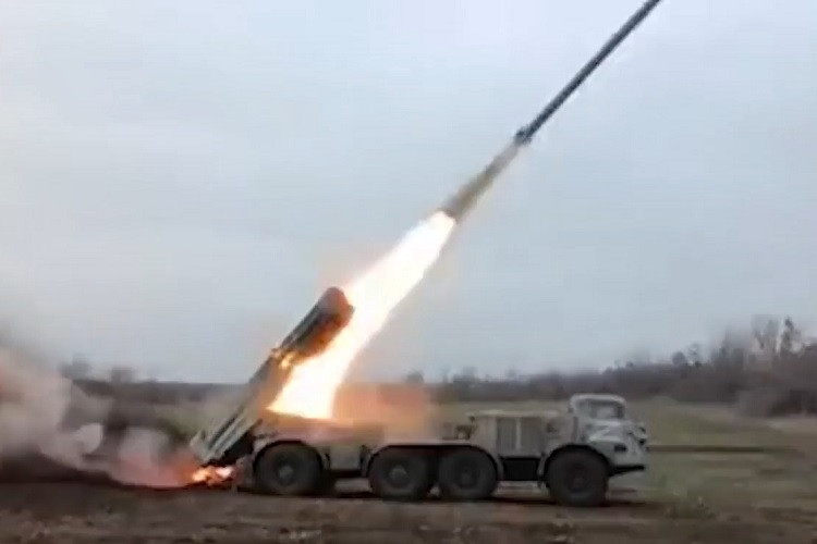 Nga khai hỏa pháo tự hành Uragan phá cứ điểm Ukraine ở Kupiansk
