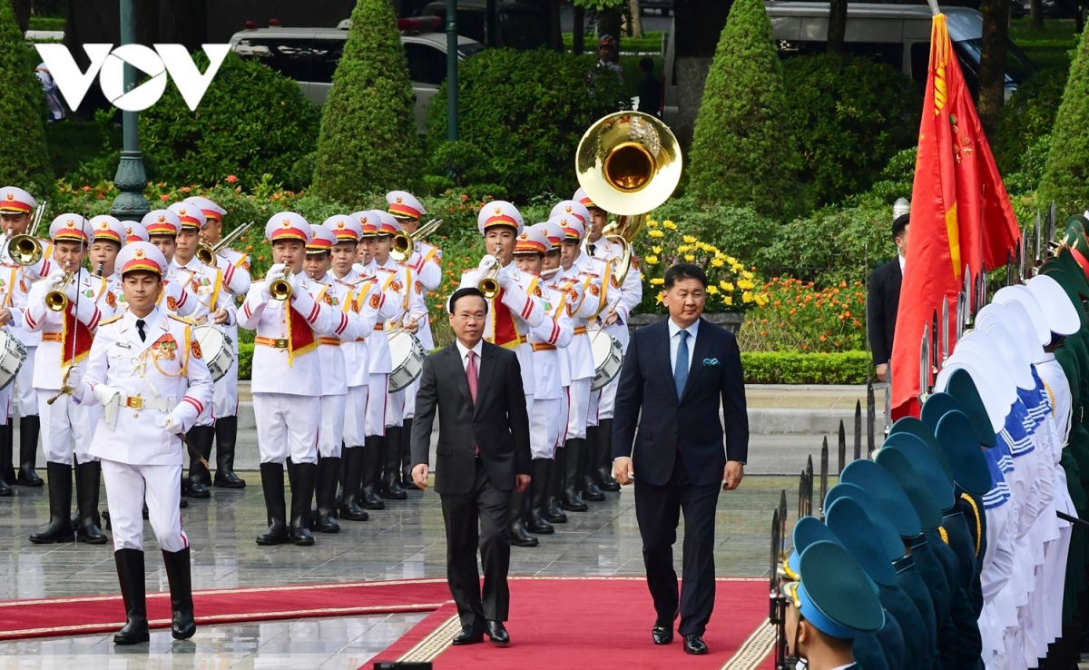 Toàn cảnh Lễ đón Tổng thống Mông Cổ thăm cấp Nhà nước tới Việt Nam