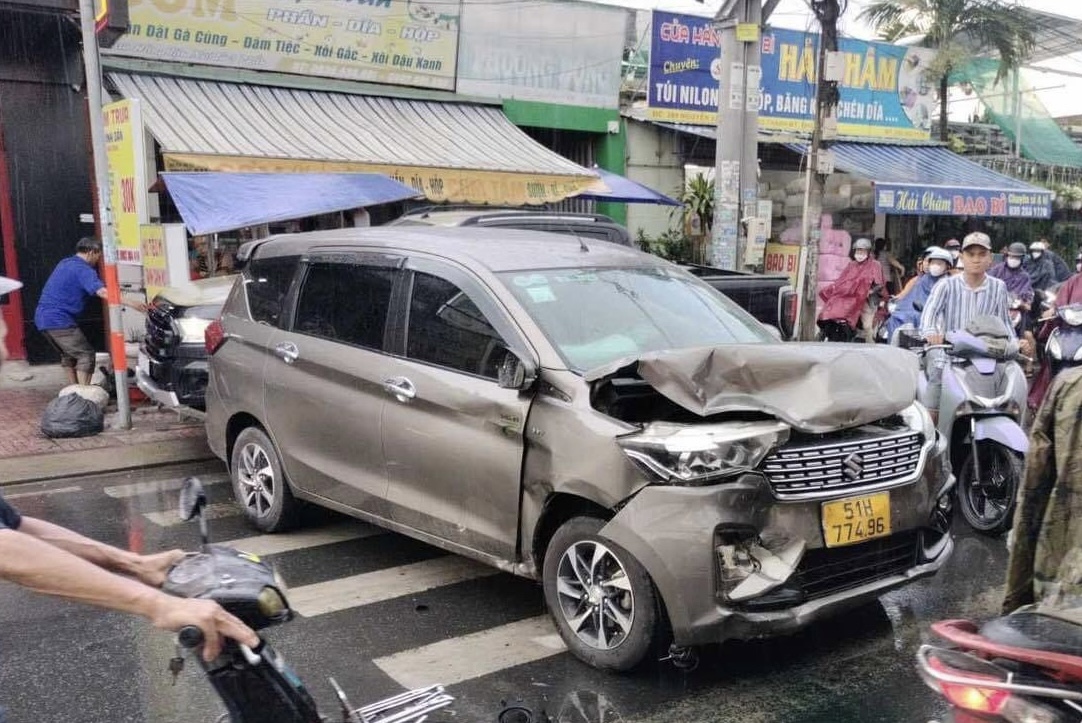 TP.HCM: Hai vụ tai nạn liên hoàn giữa ô tô và xe máy khiến 2 người tử vong